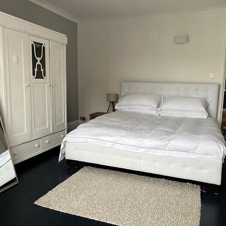 The Clock Tower Apartment - Spacious, Modern, 2 Bed Room Apartment , Southsea With Free Parking - Sleeps 4 ポーツマス エクステリア 写真