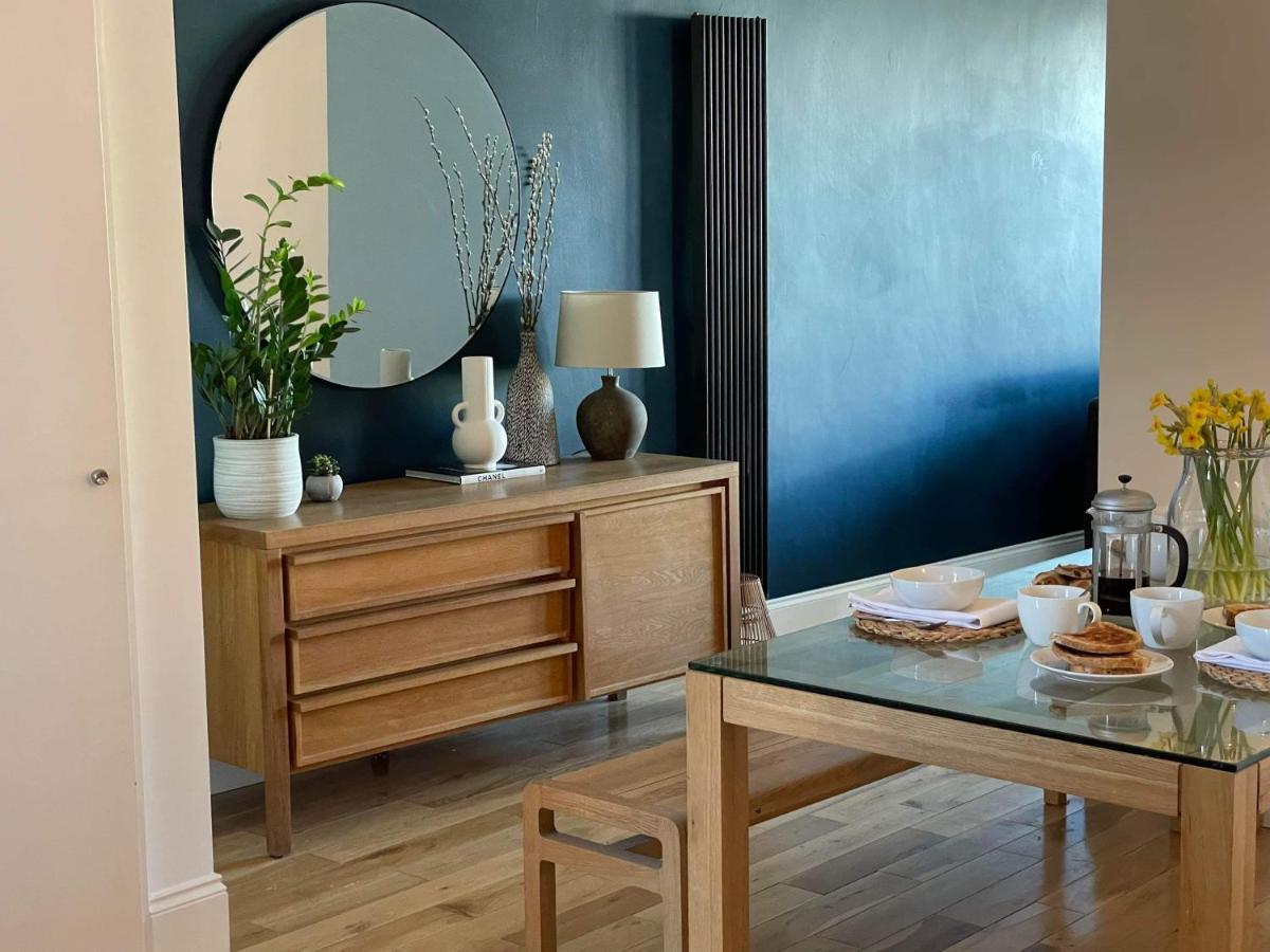 The Clock Tower Apartment - Spacious, Modern, 2 Bed Room Apartment , Southsea With Free Parking - Sleeps 4 ポーツマス エクステリア 写真