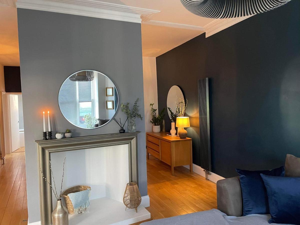 The Clock Tower Apartment - Spacious, Modern, 2 Bed Room Apartment , Southsea With Free Parking - Sleeps 4 ポーツマス エクステリア 写真