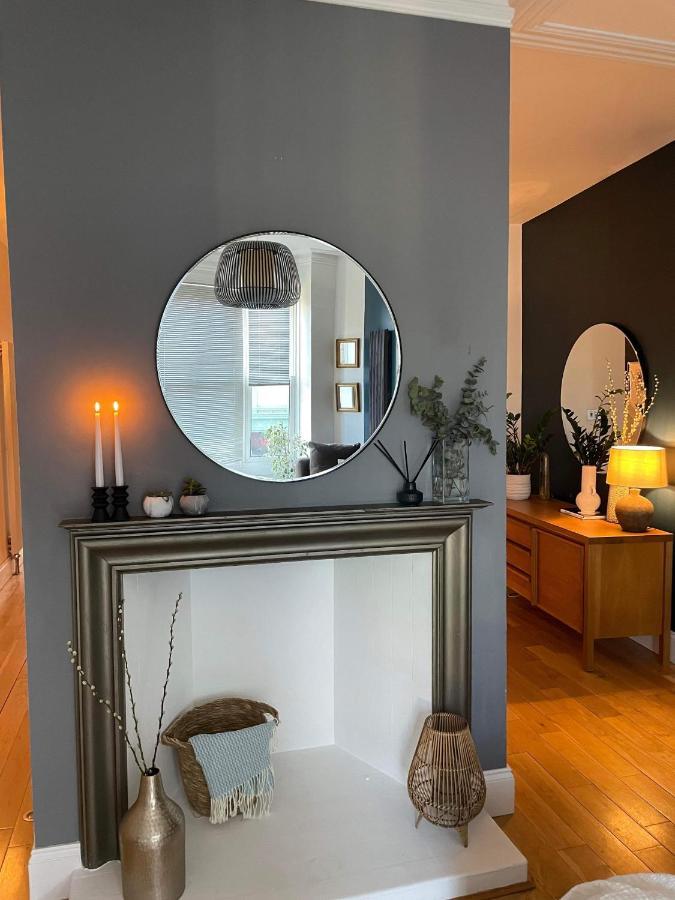The Clock Tower Apartment - Spacious, Modern, 2 Bed Room Apartment , Southsea With Free Parking - Sleeps 4 ポーツマス エクステリア 写真