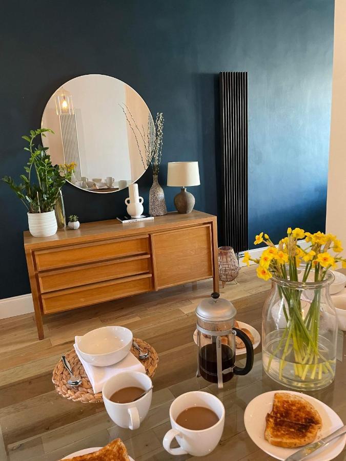 The Clock Tower Apartment - Spacious, Modern, 2 Bed Room Apartment , Southsea With Free Parking - Sleeps 4 ポーツマス エクステリア 写真