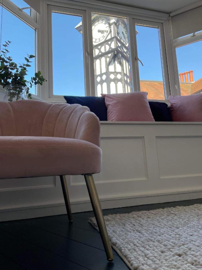 The Clock Tower Apartment - Spacious, Modern, 2 Bed Room Apartment , Southsea With Free Parking - Sleeps 4 ポーツマス エクステリア 写真