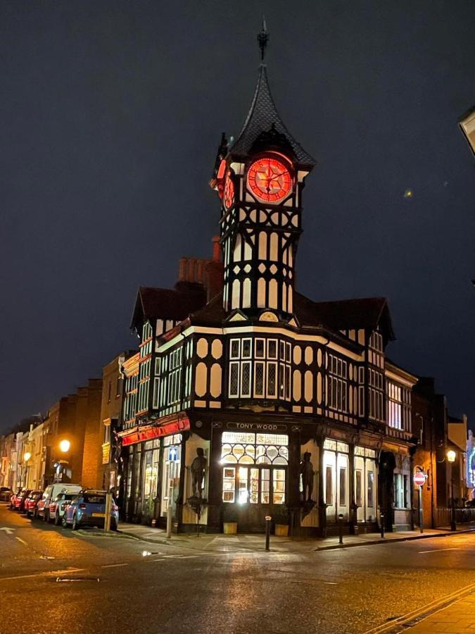The Clock Tower Apartment - Spacious, Modern, 2 Bed Room Apartment , Southsea With Free Parking - Sleeps 4 ポーツマス エクステリア 写真