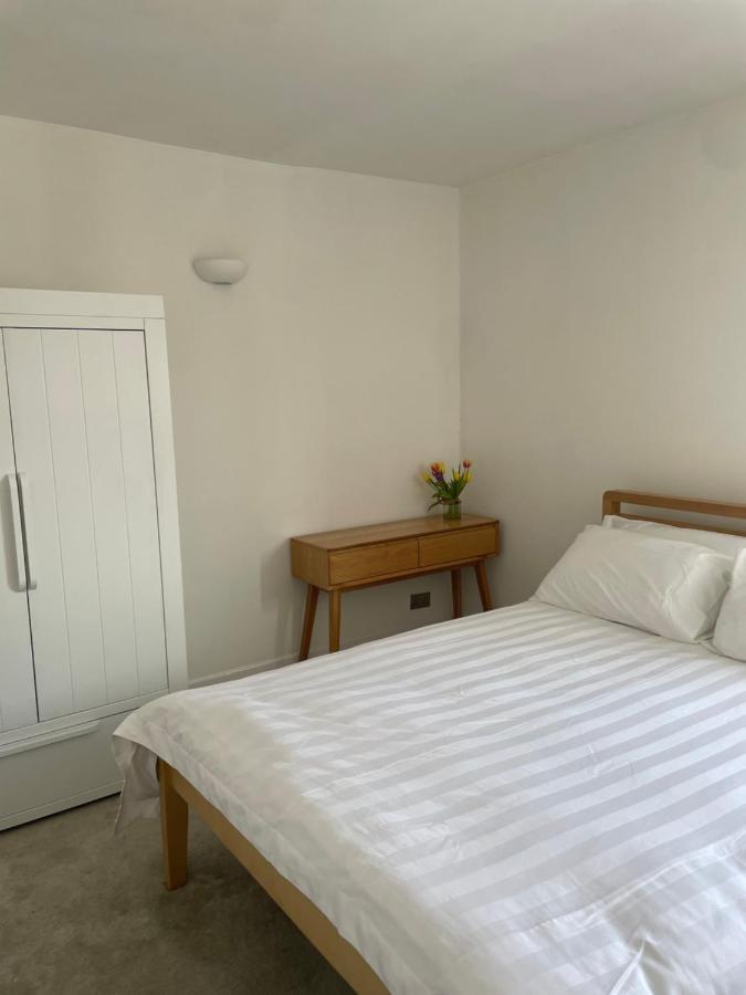 The Clock Tower Apartment - Spacious, Modern, 2 Bed Room Apartment , Southsea With Free Parking - Sleeps 4 ポーツマス エクステリア 写真