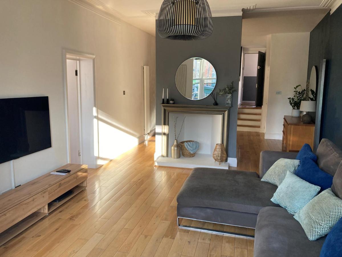 The Clock Tower Apartment - Spacious, Modern, 2 Bed Room Apartment , Southsea With Free Parking - Sleeps 4 ポーツマス エクステリア 写真