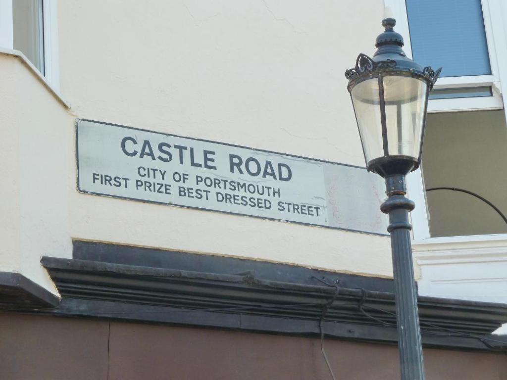 The Clock Tower Apartment - Spacious, Modern, 2 Bed Room Apartment , Southsea With Free Parking - Sleeps 4 ポーツマス エクステリア 写真