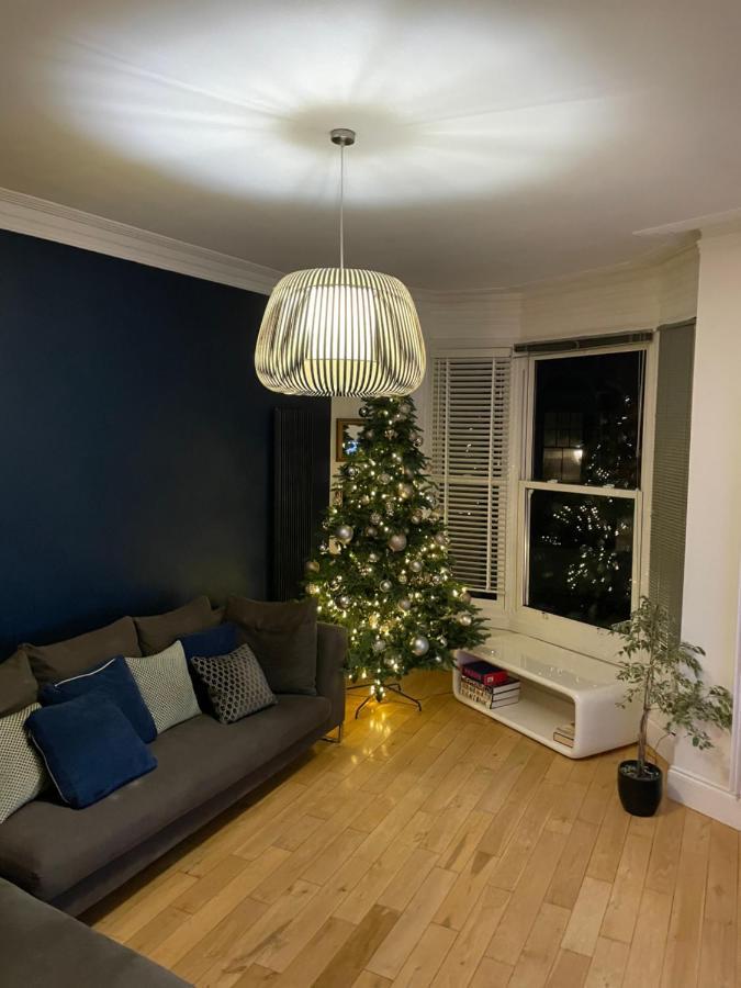 The Clock Tower Apartment - Spacious, Modern, 2 Bed Room Apartment , Southsea With Free Parking - Sleeps 4 ポーツマス エクステリア 写真